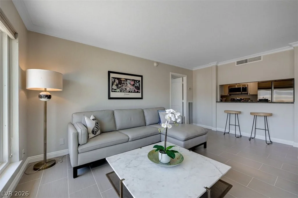 2845 Loveland, Las Vegas, NV 89109