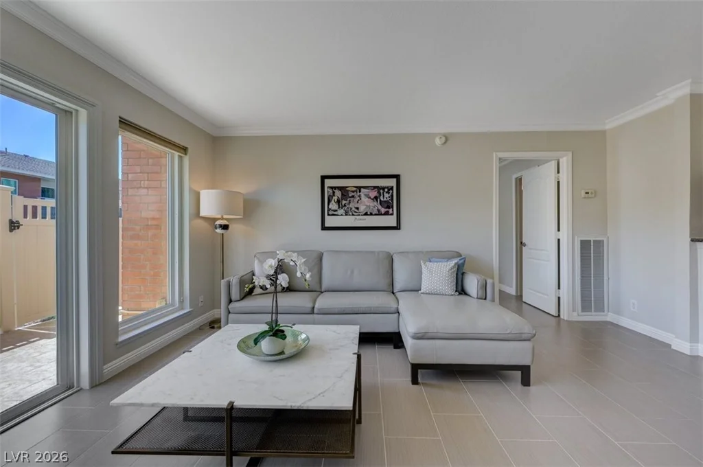 2845 Loveland, Las Vegas, NV 89109