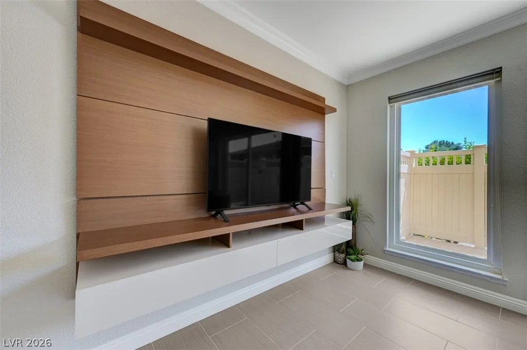 2845 Loveland, Las Vegas, NV 89109