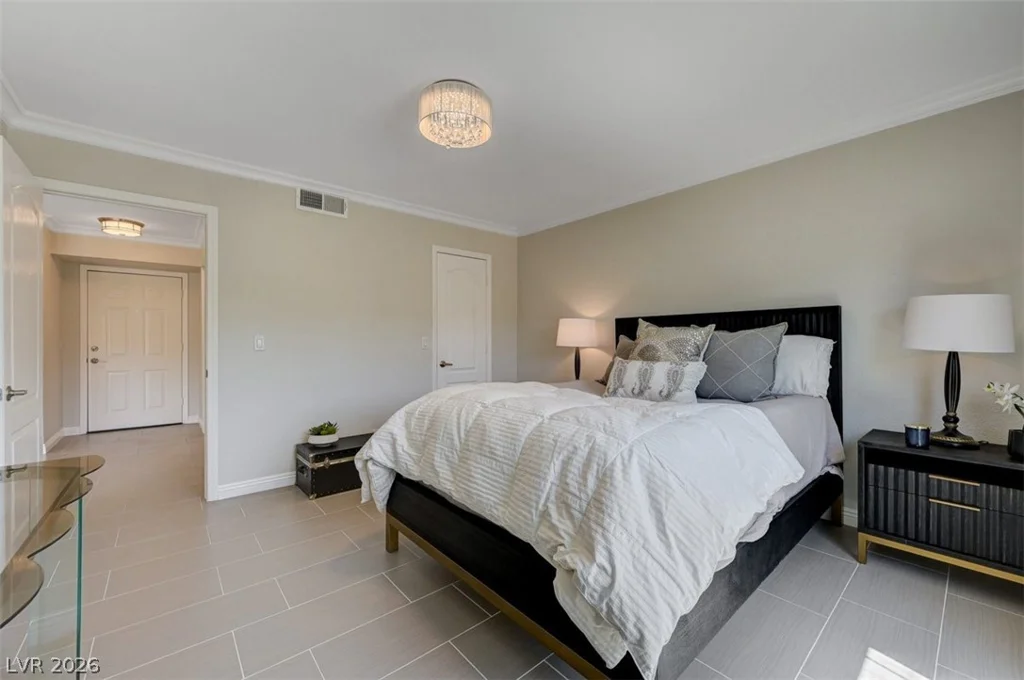 2845 Loveland, Las Vegas, NV 89109