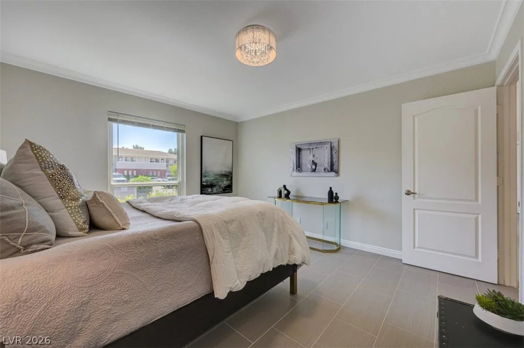 2845 Loveland, Las Vegas, NV 89109