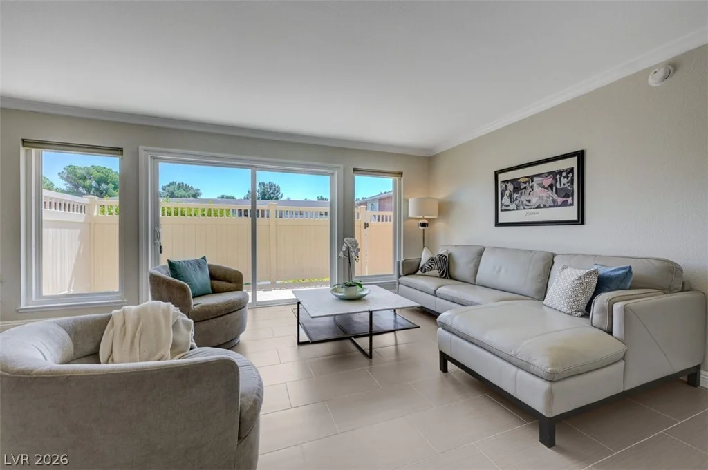 2845 Loveland, Las Vegas, NV 89109