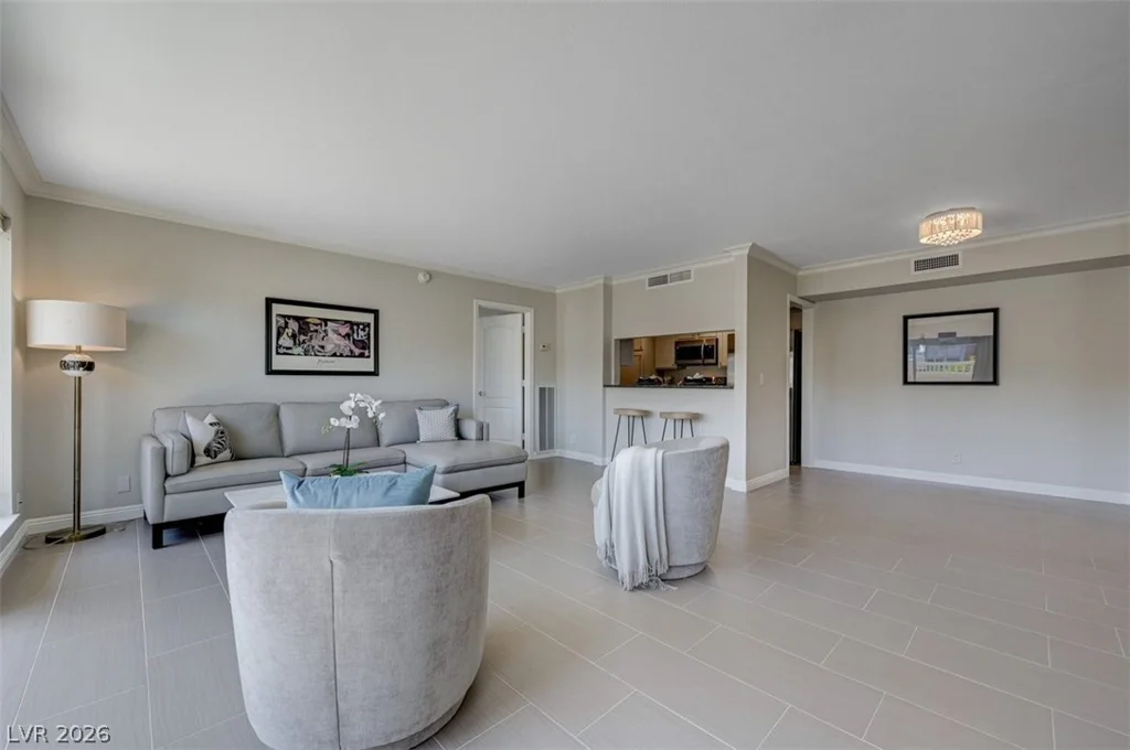 2845 Loveland, Las Vegas, NV 89109
