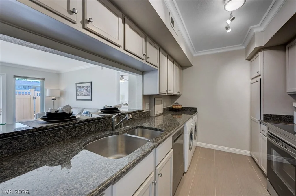 2845 Loveland, Las Vegas, NV 89109