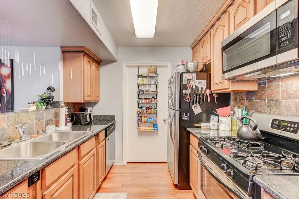 7885 Flamingo, Las Vegas, NV 89147