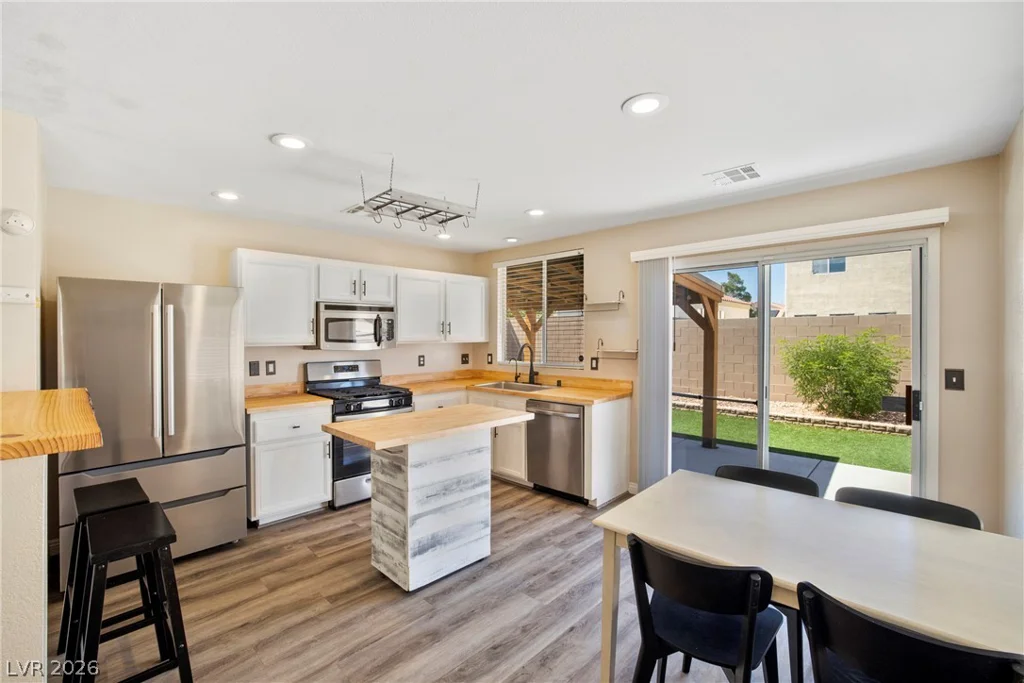8572 Shady Pines, Las Vegas, NV 89143