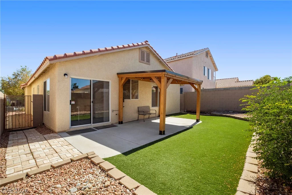 8572 Shady Pines, Las Vegas, NV 89143