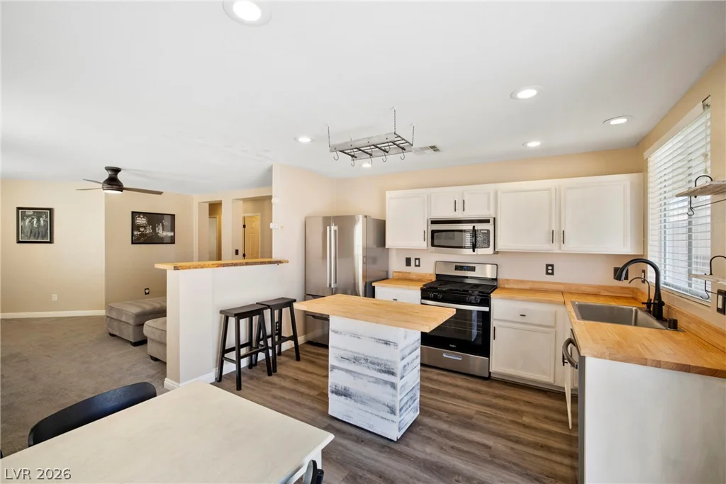 8572 Shady Pines, Las Vegas, NV 89143