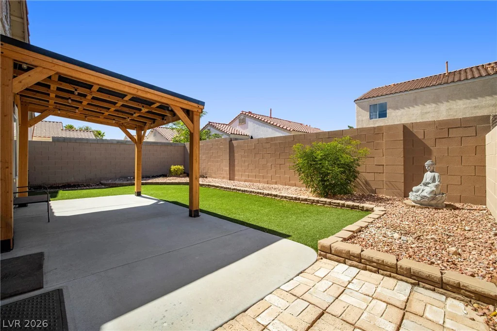 8572 Shady Pines, Las Vegas, NV 89143