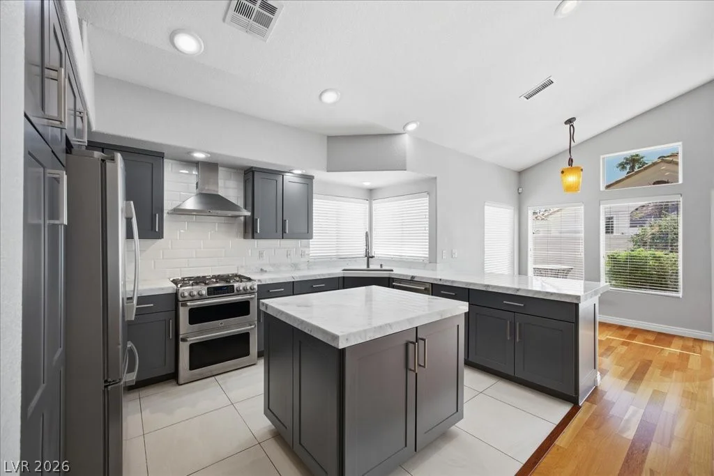 8105 Lake Hills, Las Vegas, NV 89128