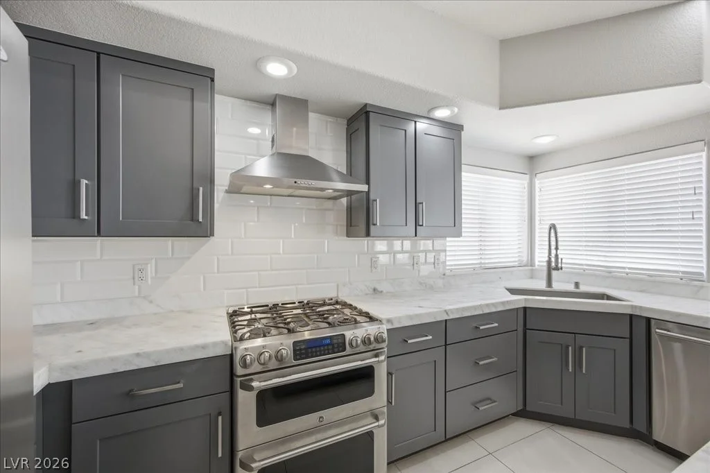 8105 Lake Hills, Las Vegas, NV 89128