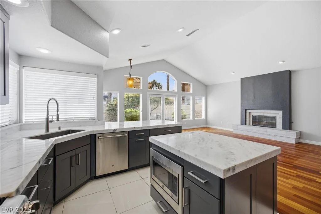 8105 Lake Hills, Las Vegas, NV 89128