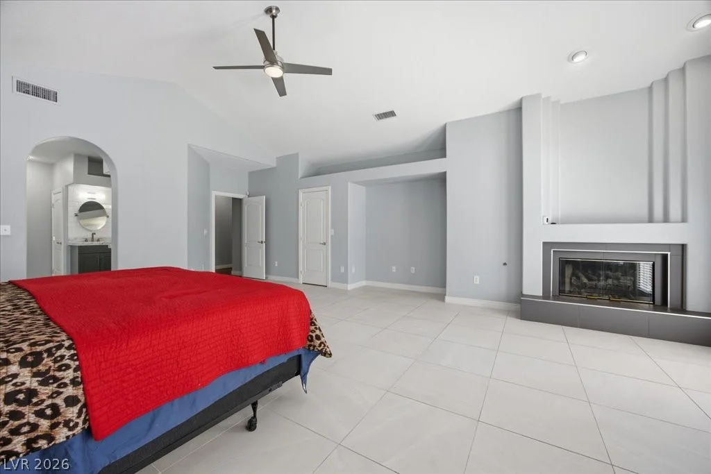 8105 Lake Hills, Las Vegas, NV 89128