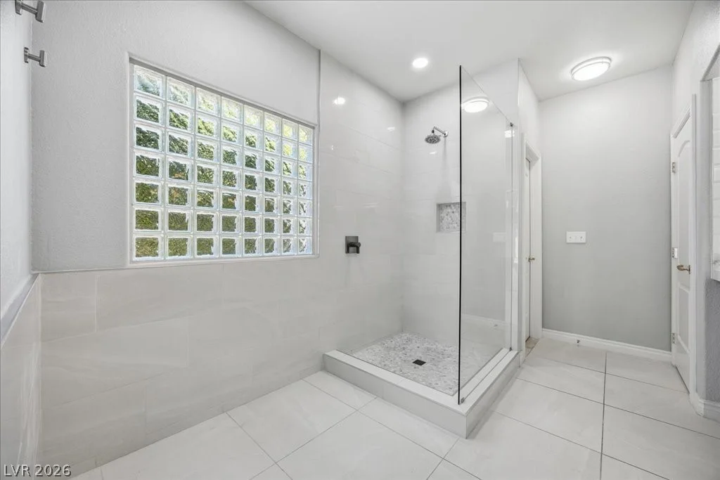 8105 Lake Hills, Las Vegas, NV 89128