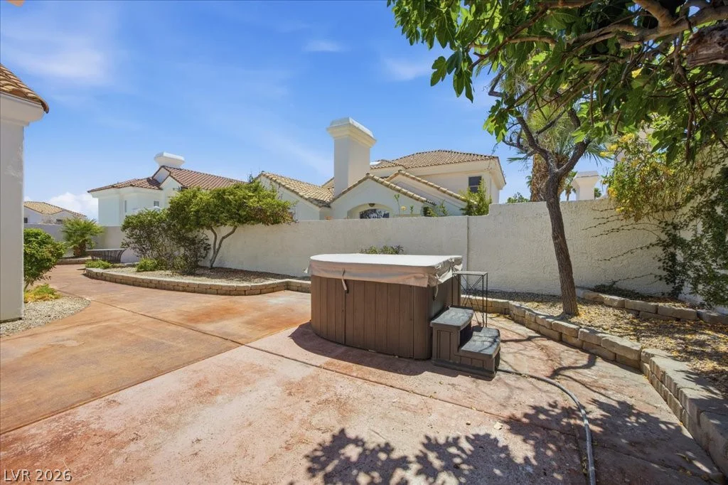 8105 Lake Hills, Las Vegas, NV 89128