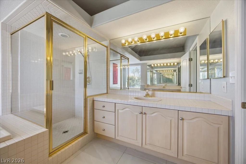 8105 Lake Hills, Las Vegas, NV 89128