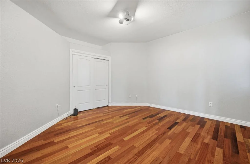 8105 Lake Hills, Las Vegas, NV 89128