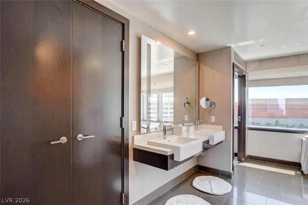 2600 Harmon, Las Vegas, NV 89158