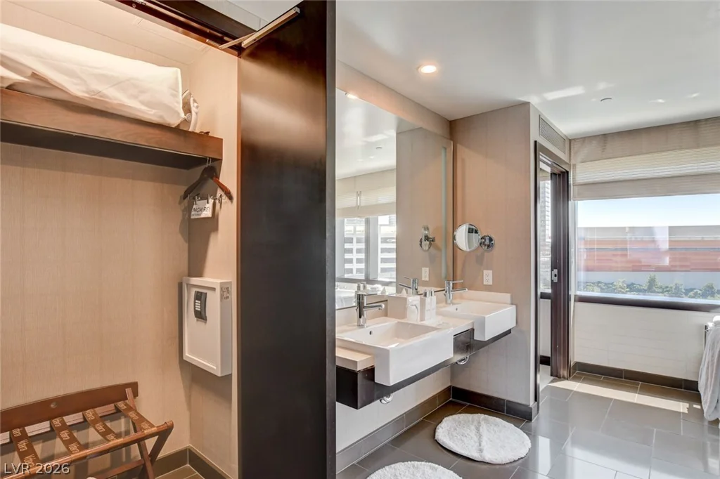 2600 Harmon, Las Vegas, NV 89158