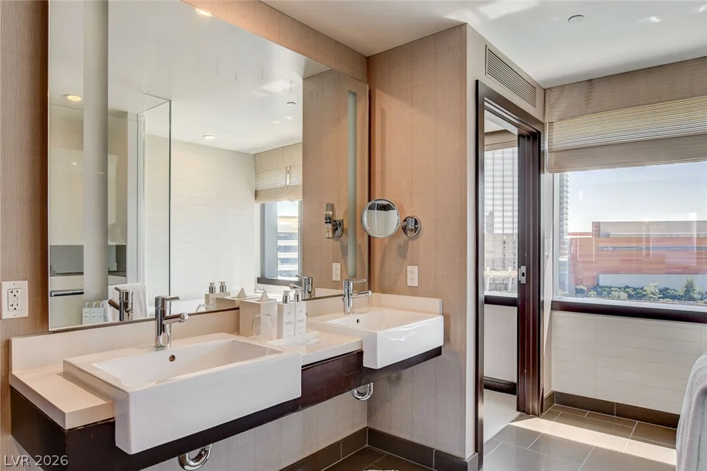 2600 Harmon, Las Vegas, NV 89158