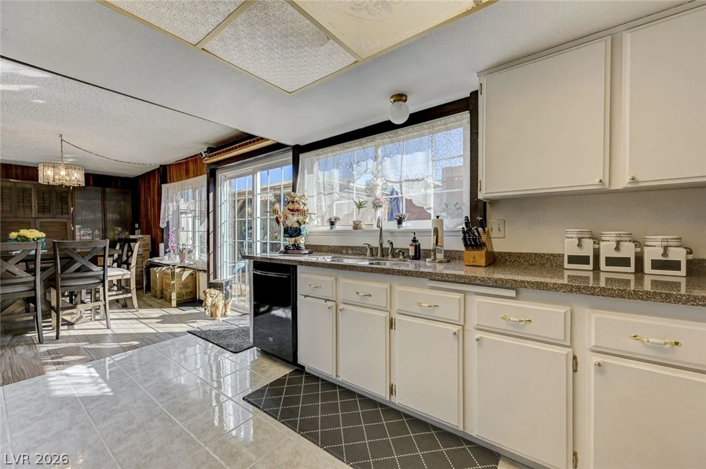 4523 Catherine, Las Vegas, NV 89121