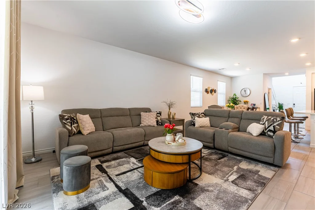 6807 Bayou Hollow, Las Vegas, NV 89156