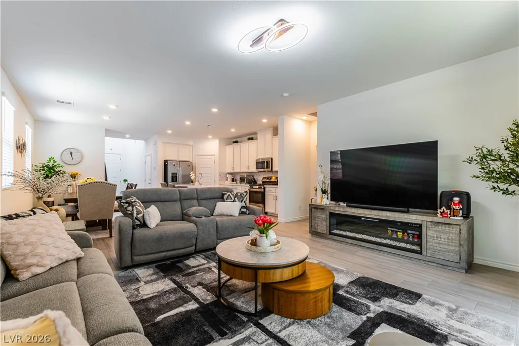 6807 Bayou Hollow, Las Vegas, NV 89156