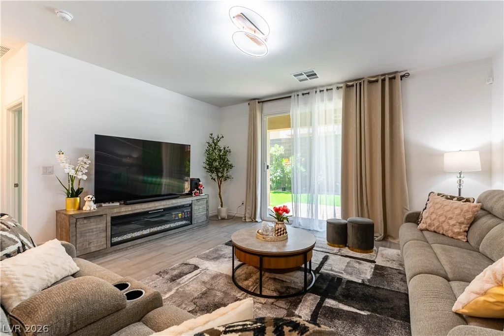 6807 Bayou Hollow, Las Vegas, NV 89156
