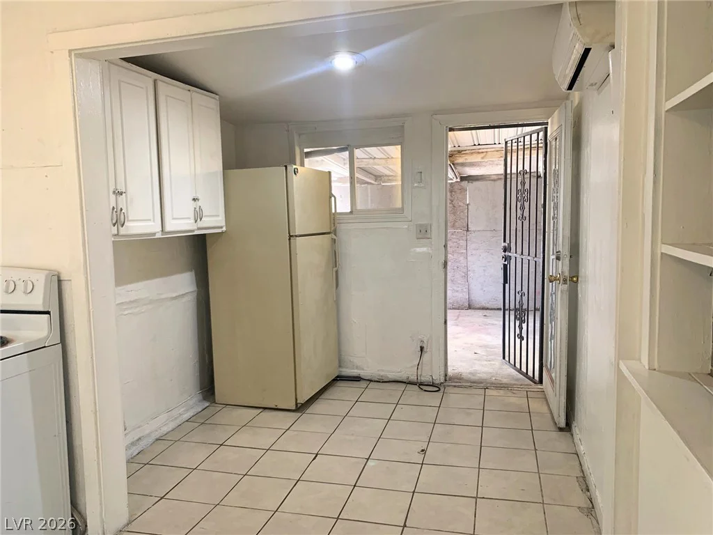2613 Valley, Las Vegas, NV 89101
