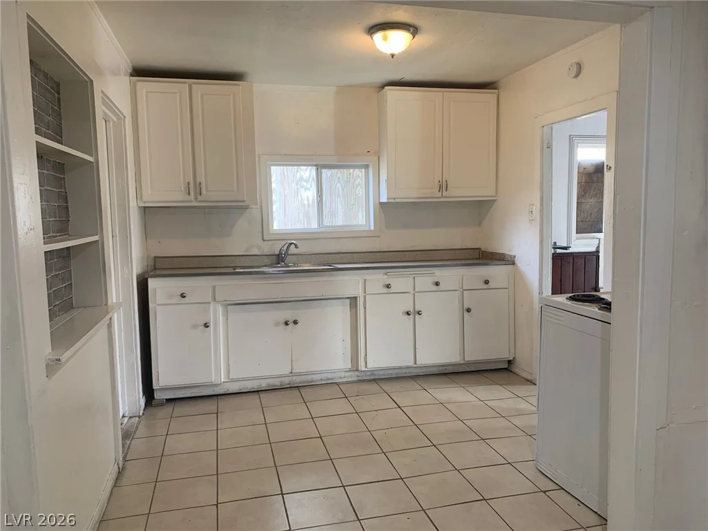 2613 Valley, Las Vegas, NV 89101