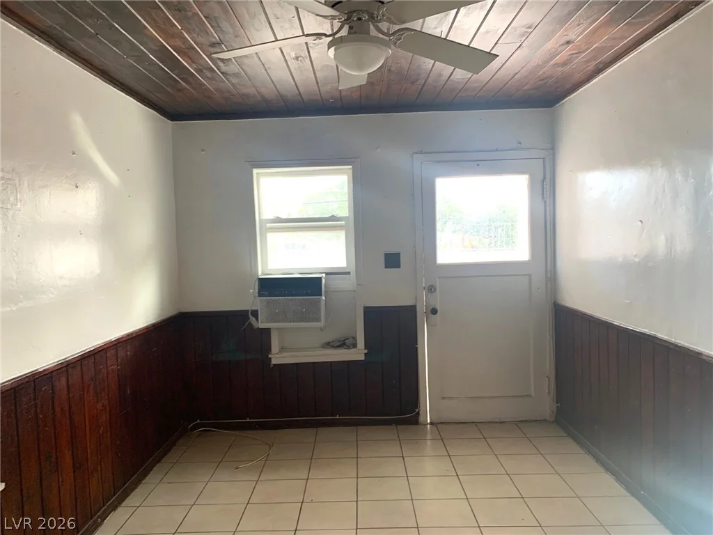 2613 Valley, Las Vegas, NV 89101
