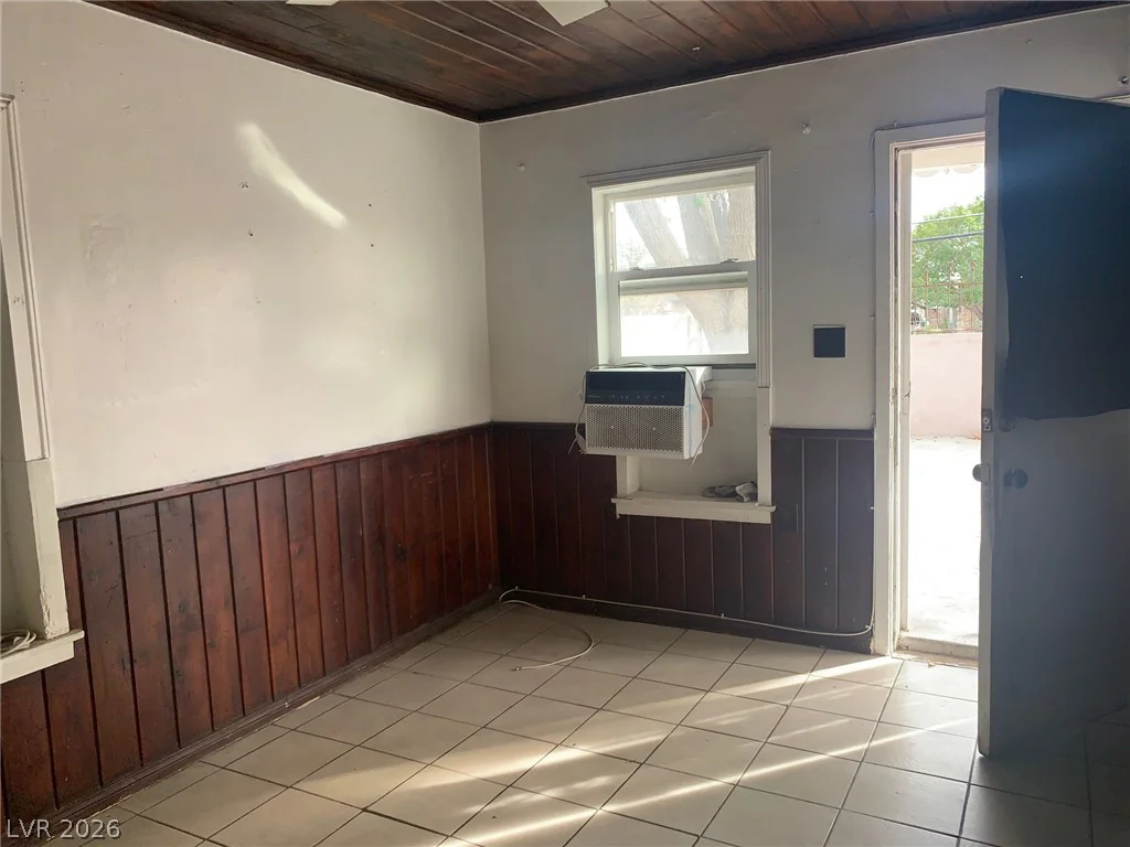 2613 Valley, Las Vegas, NV 89101