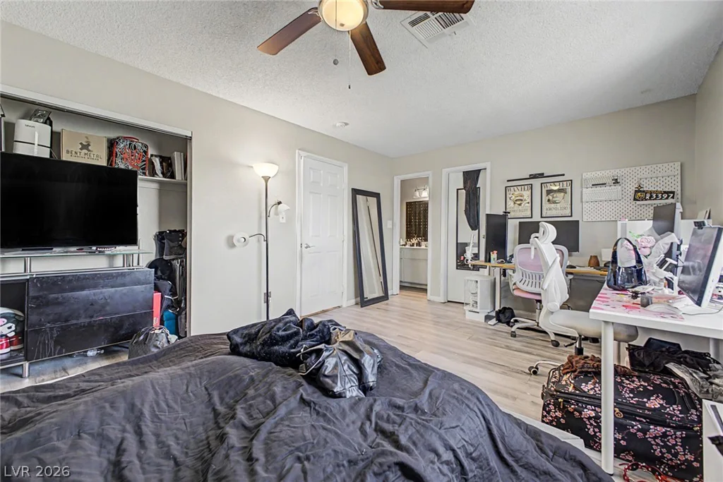 929 Willow Tree, Las Vegas, NV 89128
