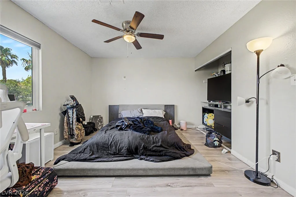 929 Willow Tree, Las Vegas, NV 89128