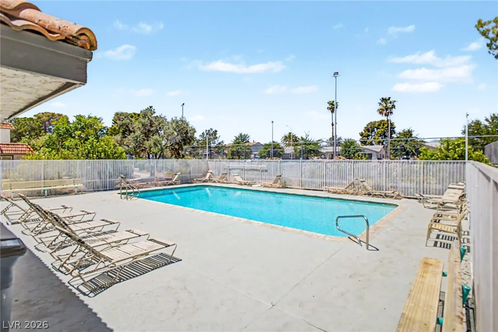 929 Willow Tree, Las Vegas, NV 89128