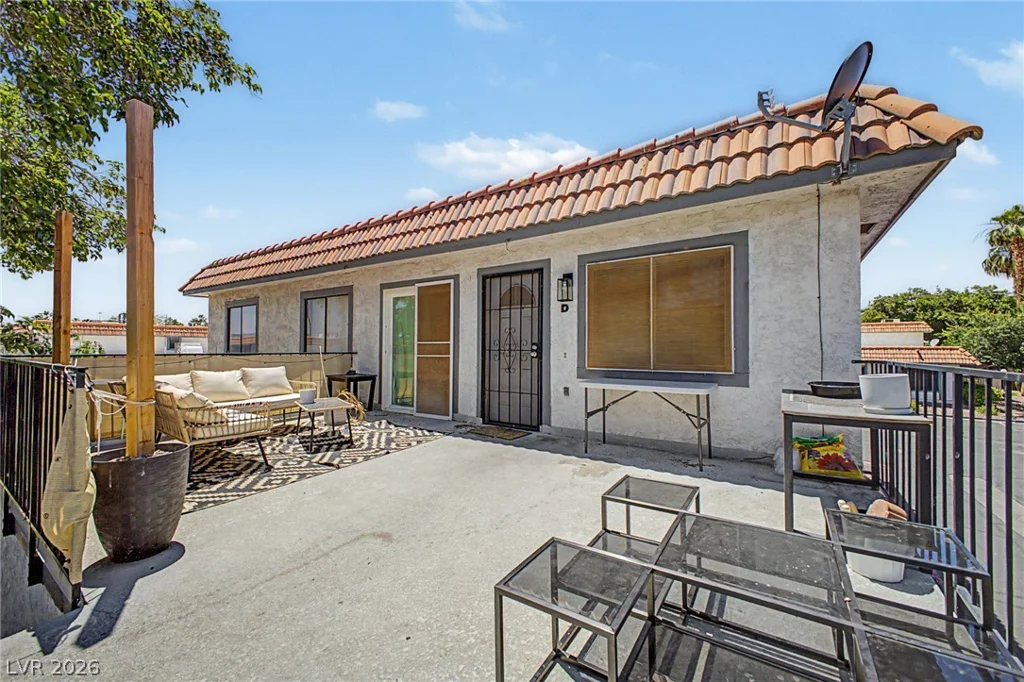 929 Willow Tree, Las Vegas, NV 89128