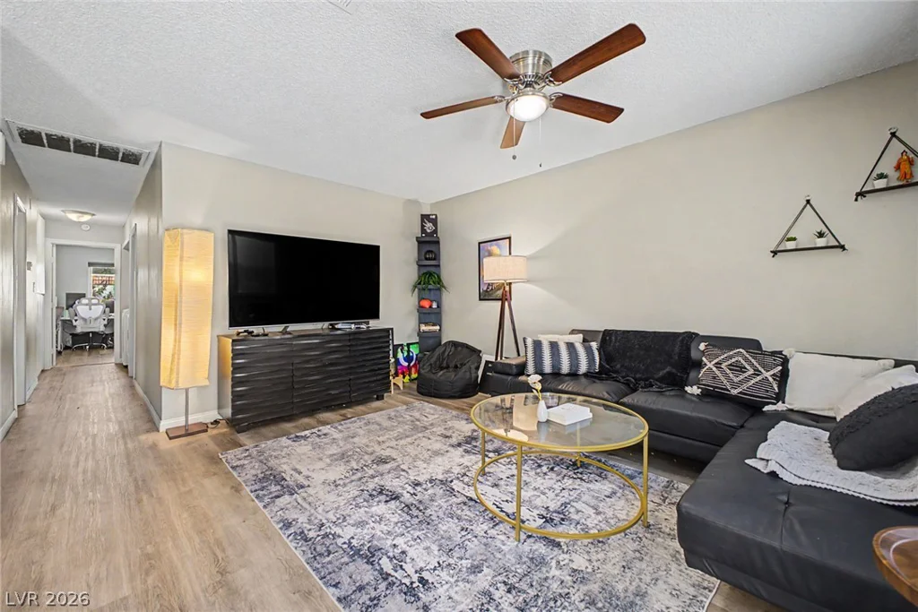 929 Willow Tree, Las Vegas, NV 89128
