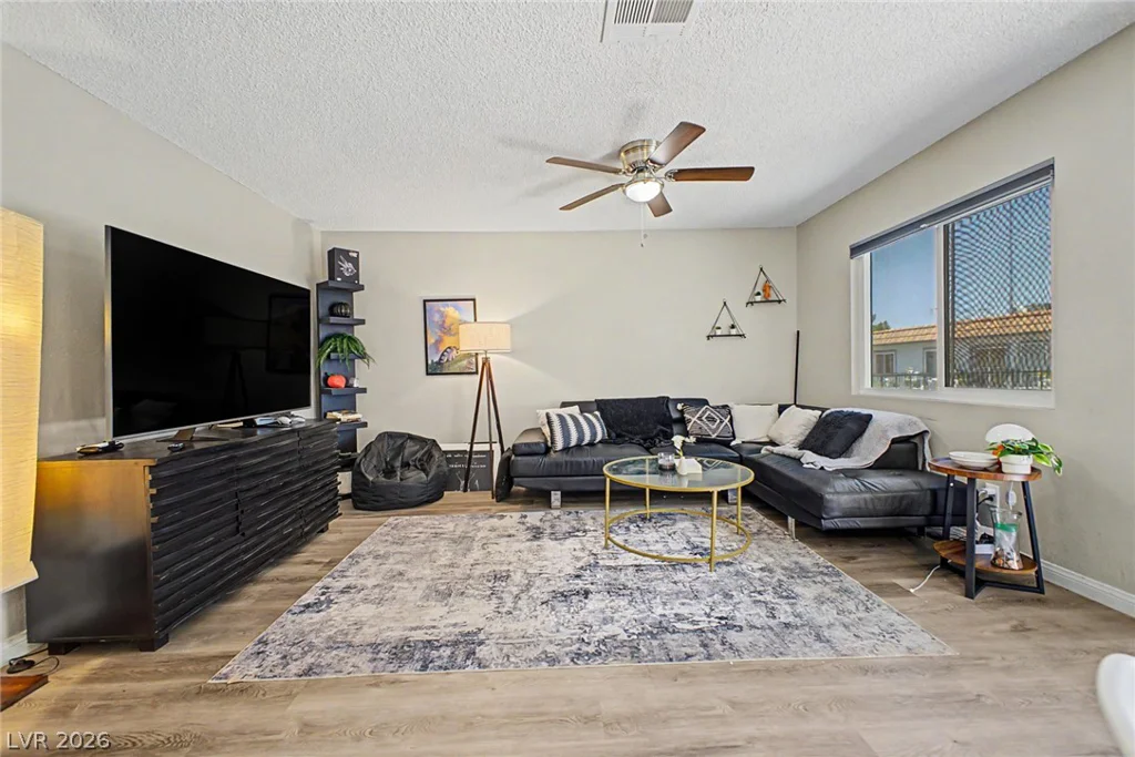 929 Willow Tree, Las Vegas, NV 89128