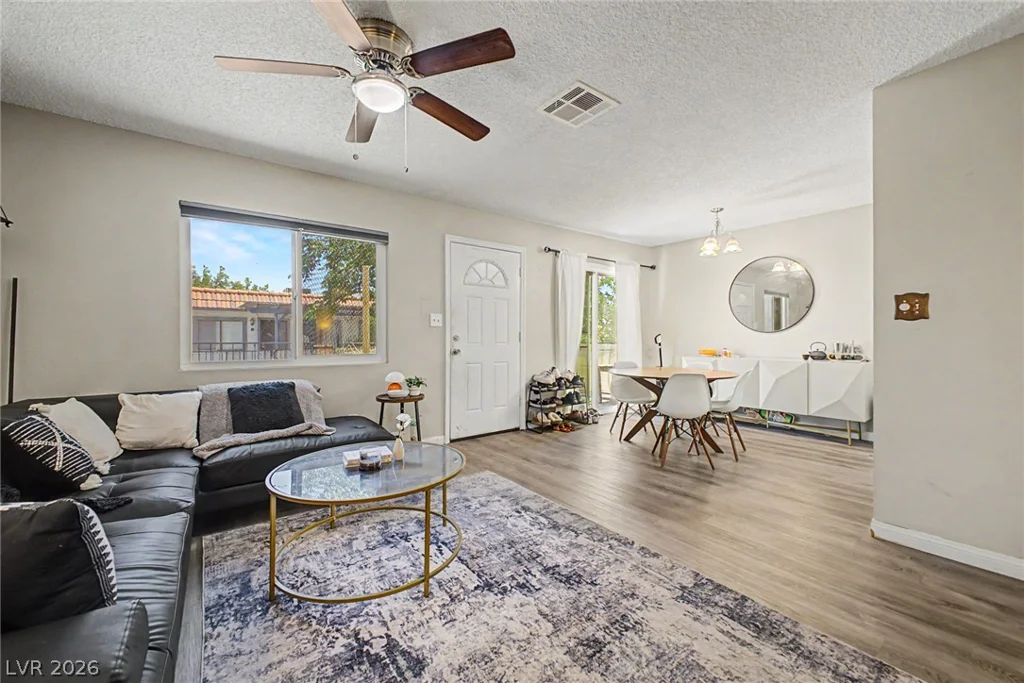 929 Willow Tree, Las Vegas, NV 89128