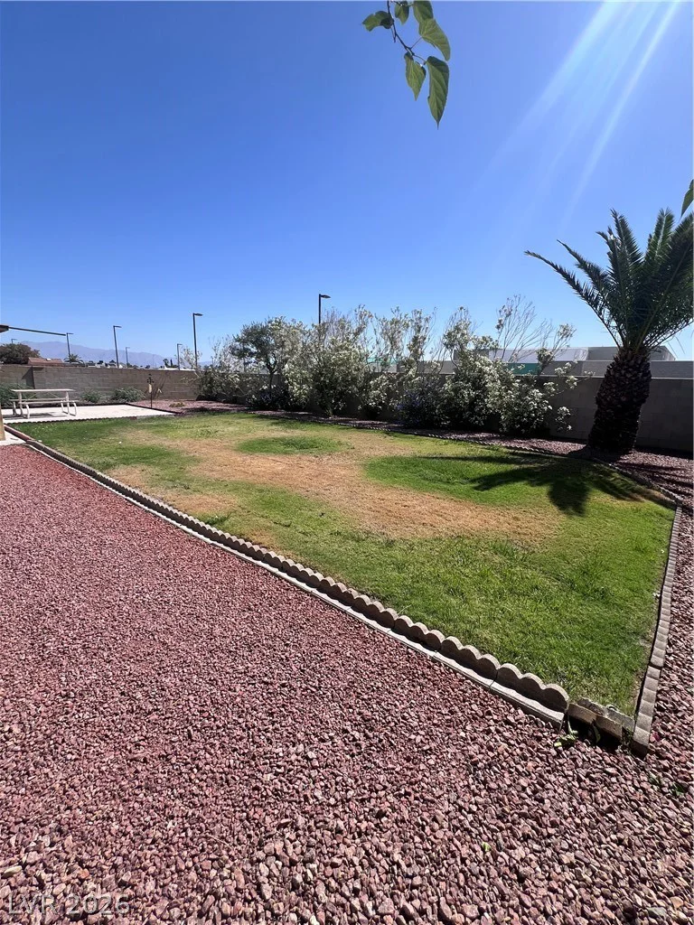 321 Lakehurst, Las Vegas, NV 89145