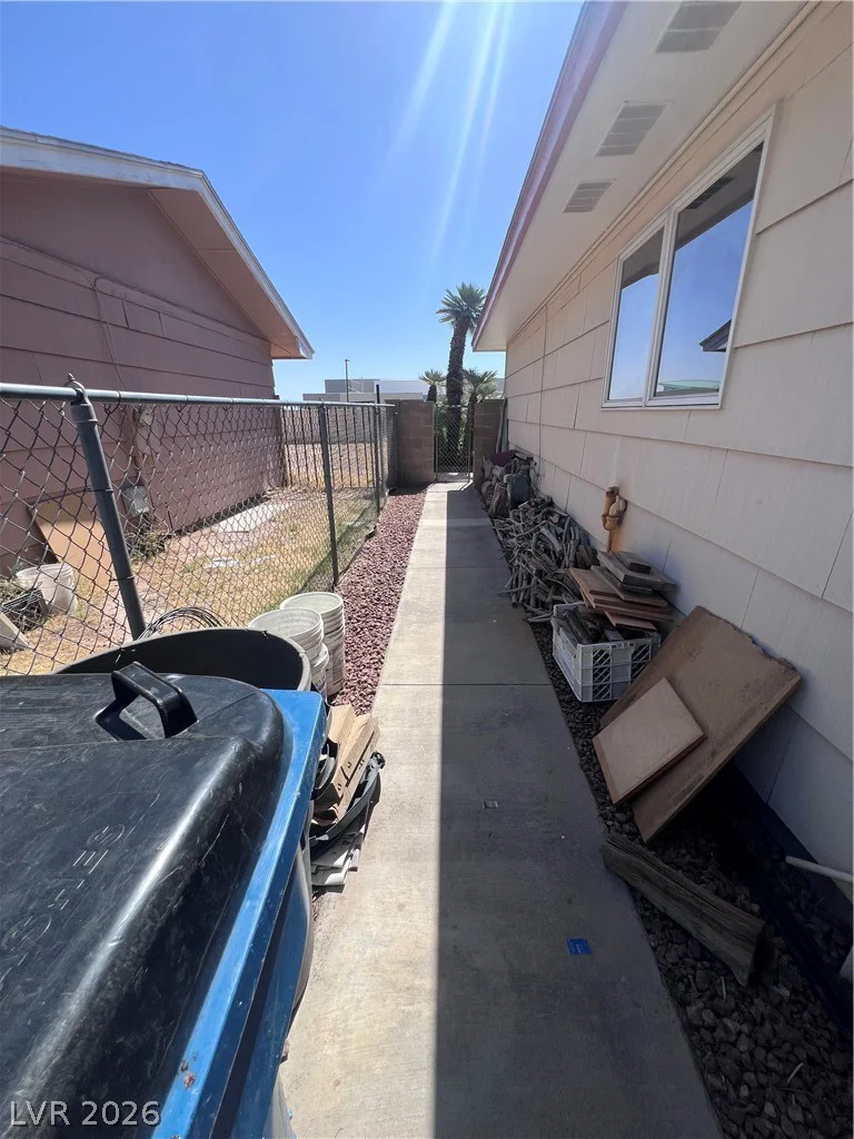 321 Lakehurst, Las Vegas, NV 89145