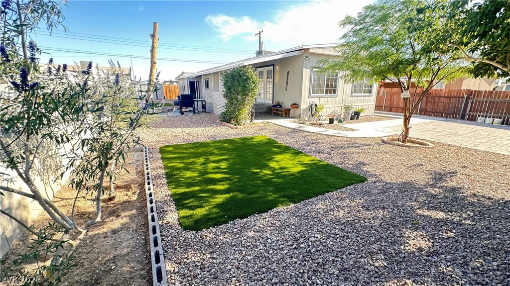 6187 Yellowstone, Las Vegas, NV 89156