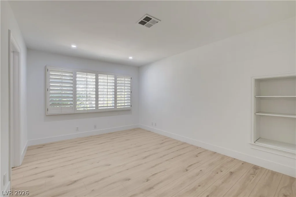 2001 Silver, Las Vegas, NV 89102