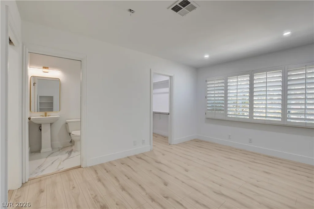 2001 Silver, Las Vegas, NV 89102