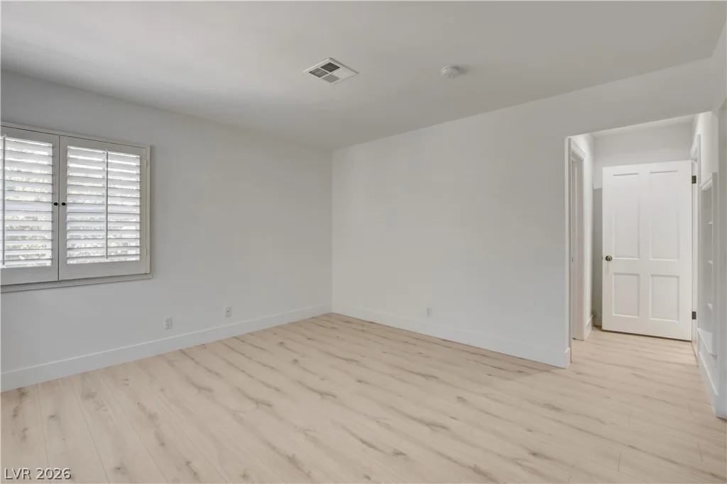 2001 Silver, Las Vegas, NV 89102