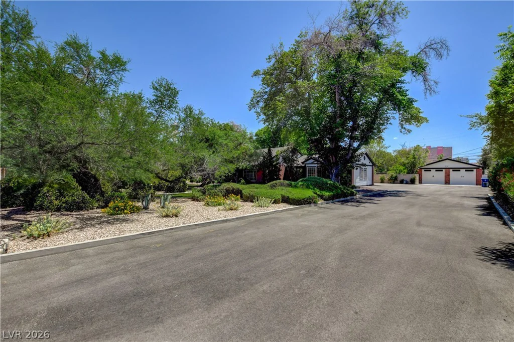 2001 Silver, Las Vegas, NV 89102