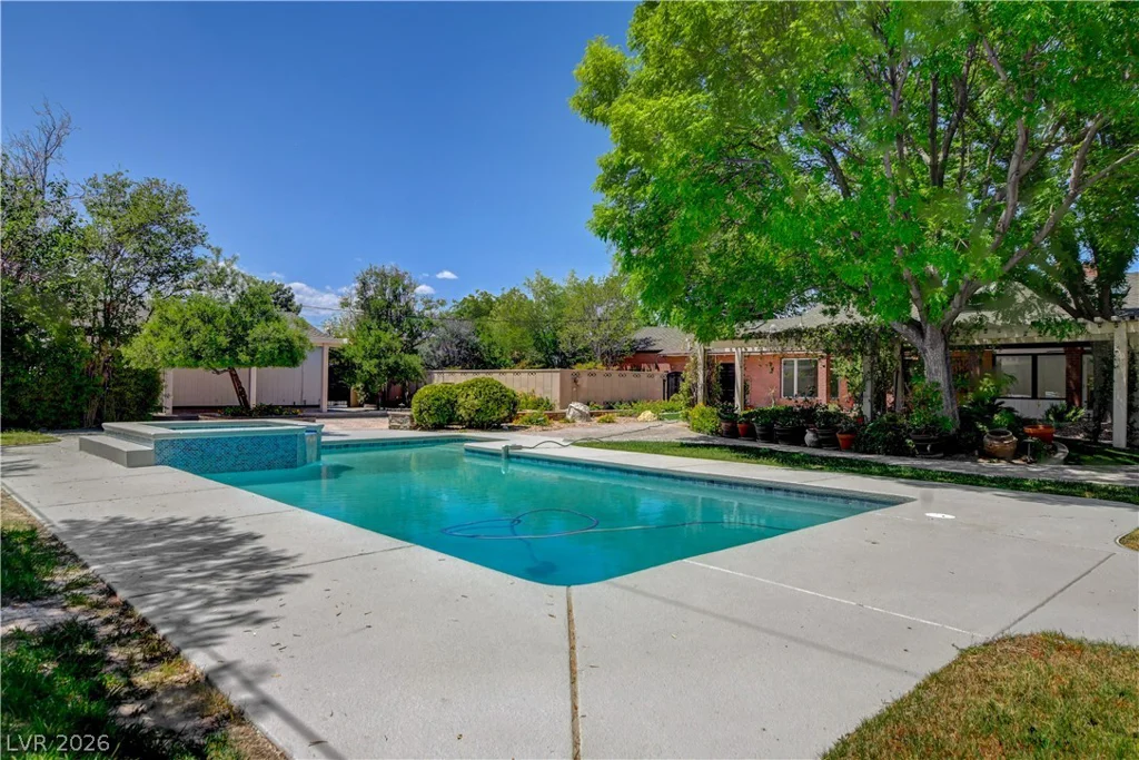 2001 Silver, Las Vegas, NV 89102