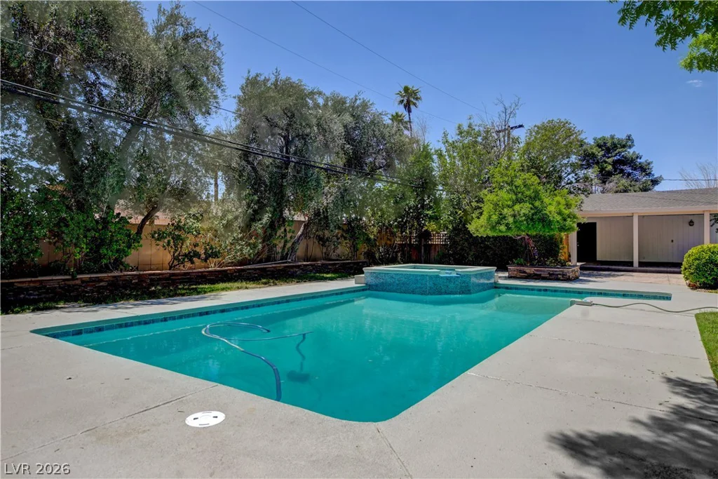 2001 Silver, Las Vegas, NV 89102