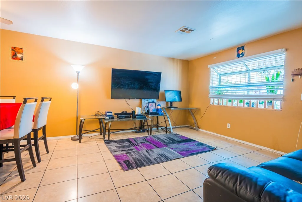2124 Willowbury, Las Vegas, NV 89108