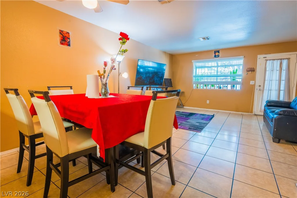 2124 Willowbury, Las Vegas, NV 89108